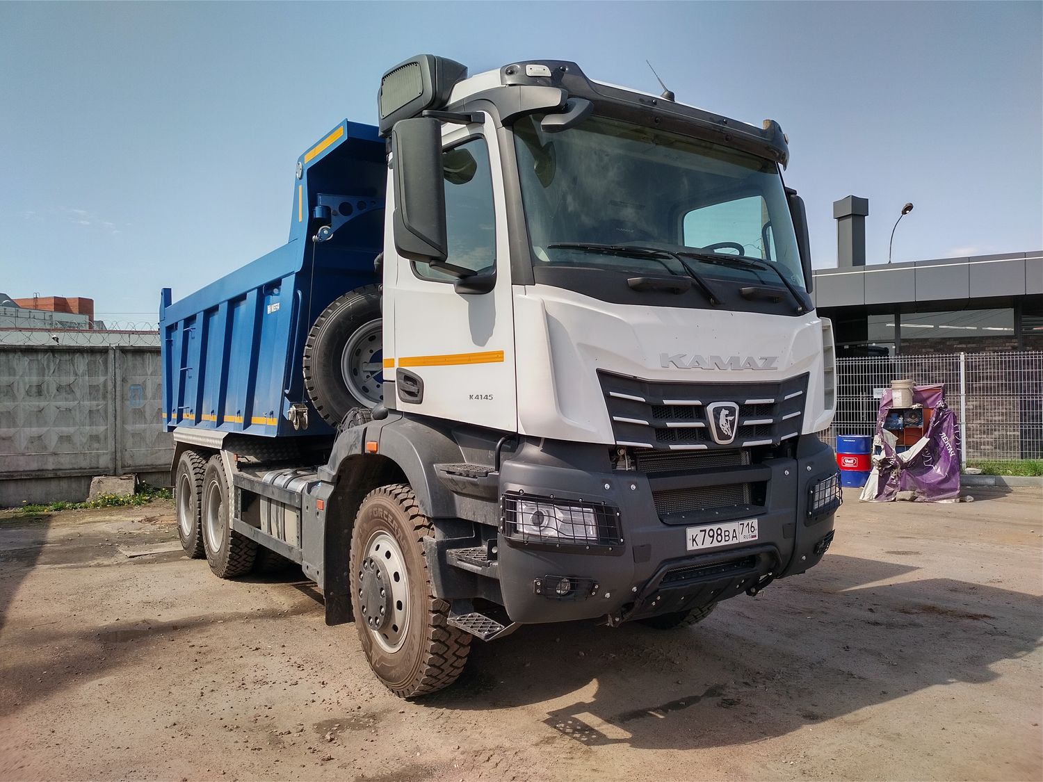 Самосвал KAMAZ-65952