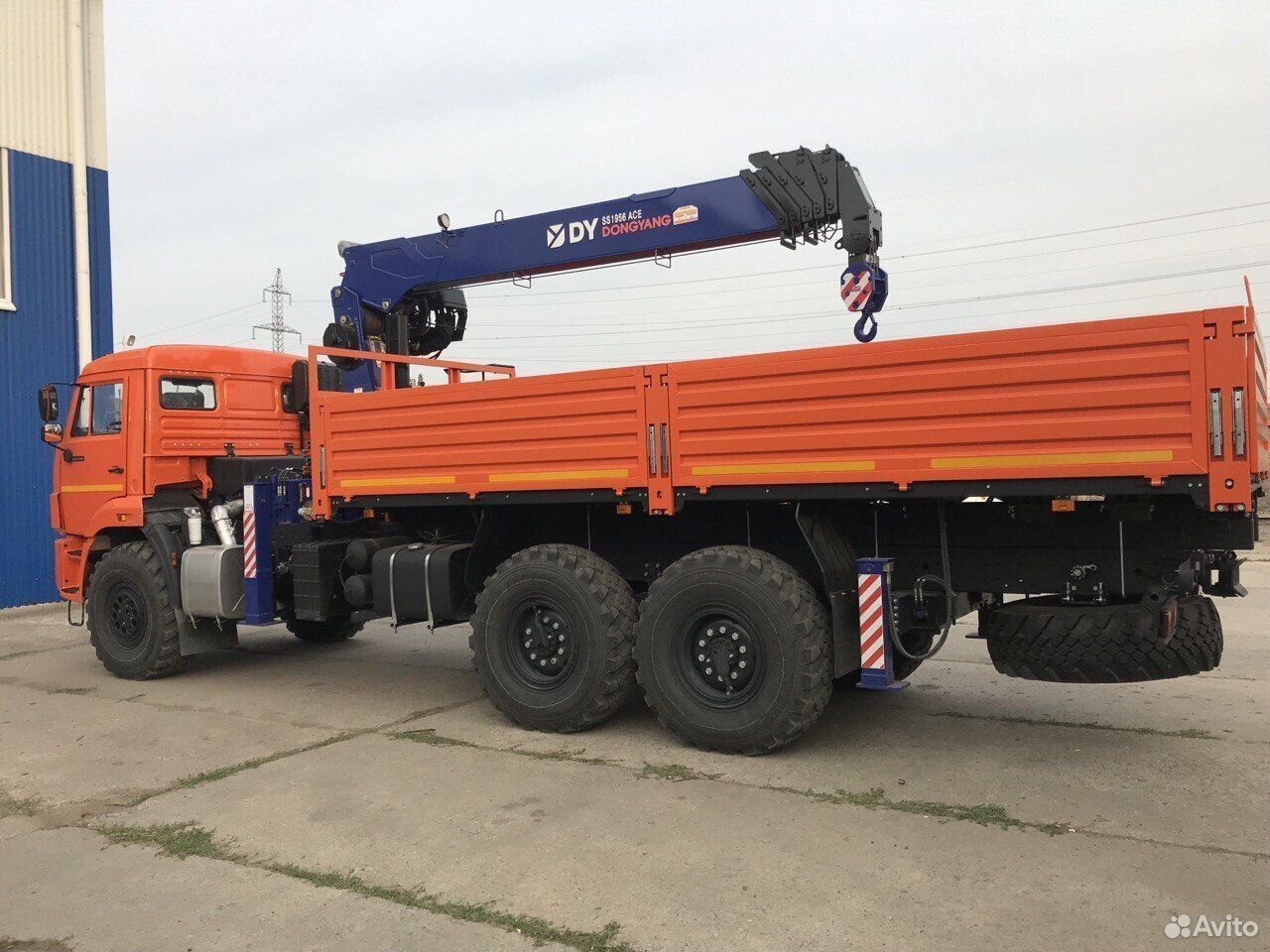 Бортовой автомобиль КАМАЗ 43118 с КМУ DongYang SS1956